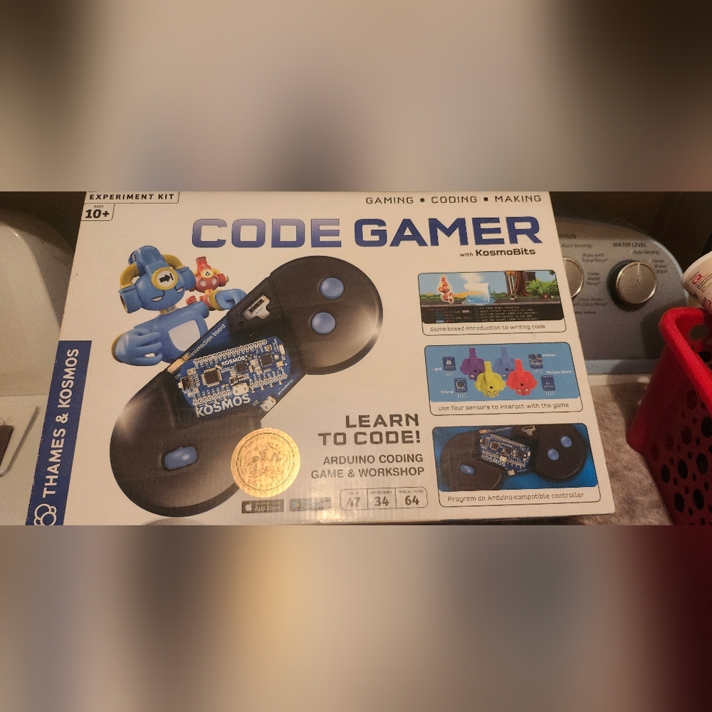 Thames & Kosmos Code Gamer Arduino Coding Kit - White & Blue - Picture 3 of 6